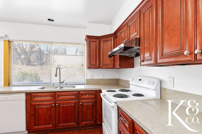 Building Photo - 559 W Avenida De Las Flores