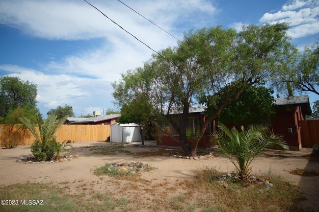 Building Photo - 721 E Joan Pl