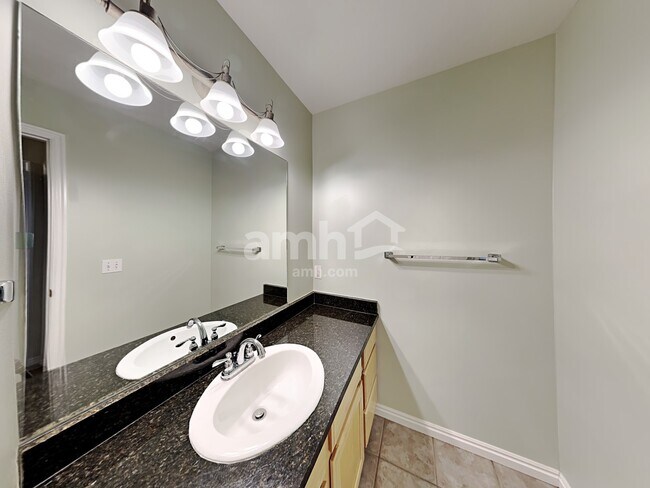 Building Photo - 3417 S Spruce View Ln