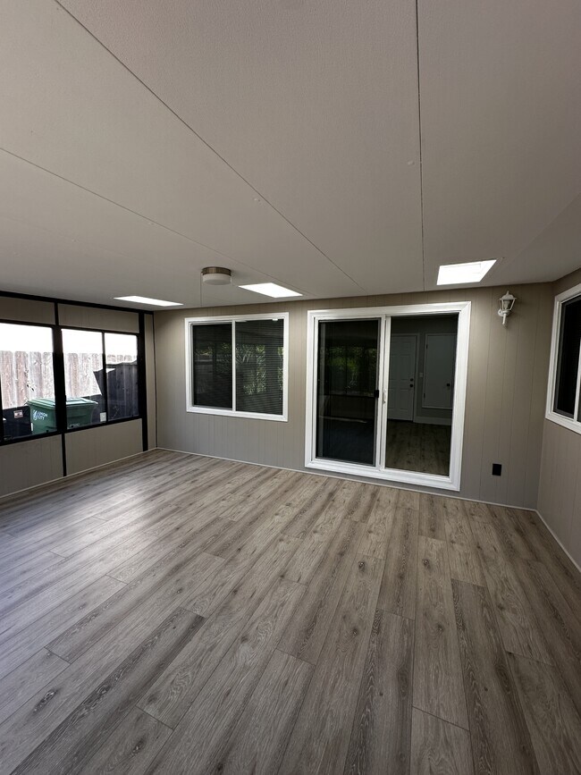 Building Photo - 3221 San Carlos Way