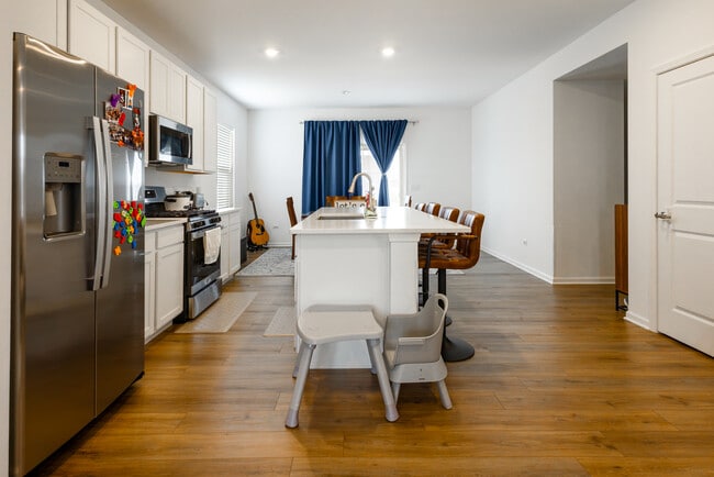 Building Photo - 1300 Kentwood Dr