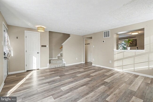 Building Photo - 1713 Chesterfield Square