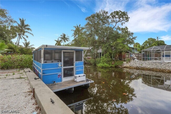 Building Photo - 2772 Riverview Dr