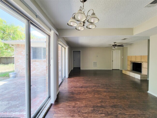 Building Photo - 18402 Tall Cypress Dr