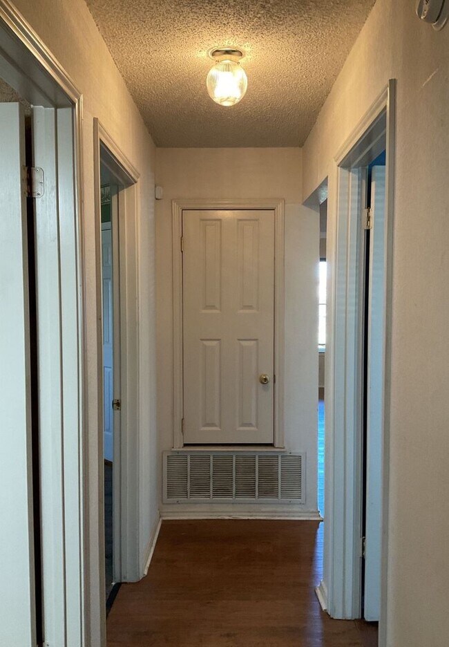 Building Photo - 4705 Colby Dr