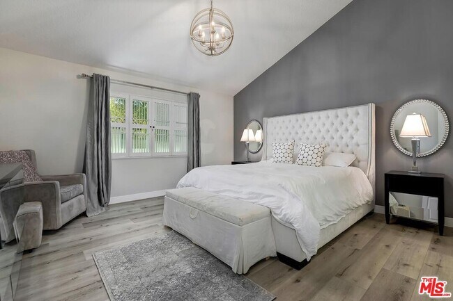 Building Photo - 10754 Garland Dr