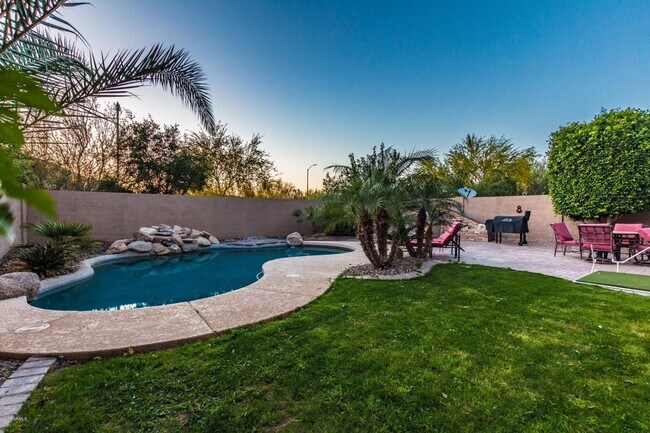 Building Photo - Gorgeous 5 Bedroom 3.5 Bath Stetson Valley...