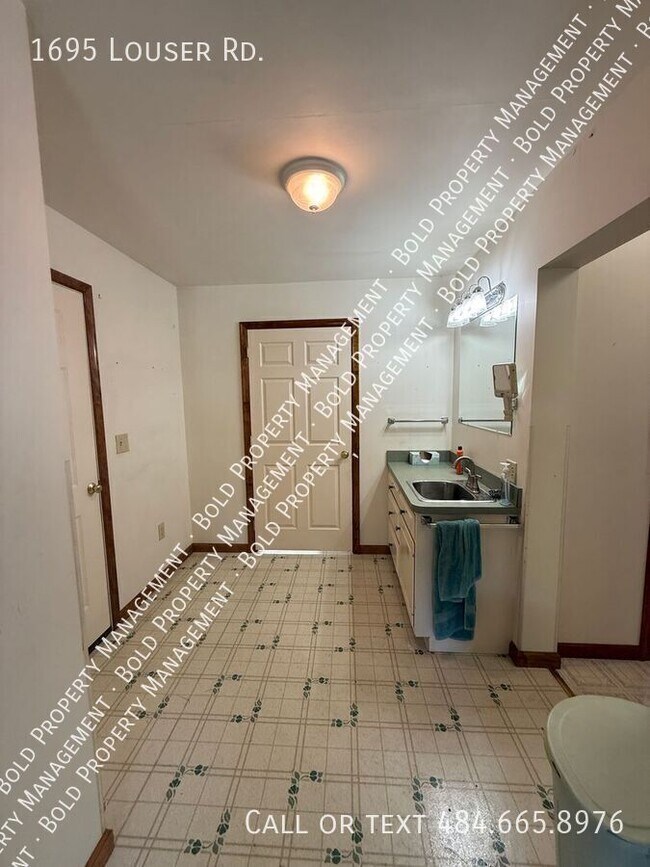 Building Photo - 1695 Louser Rd