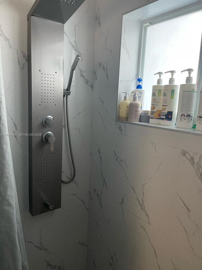 Building Photo - 10791 SW 221st St Rd