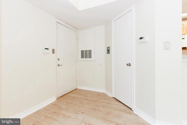 Building Photo - 3916 Penderview Dr