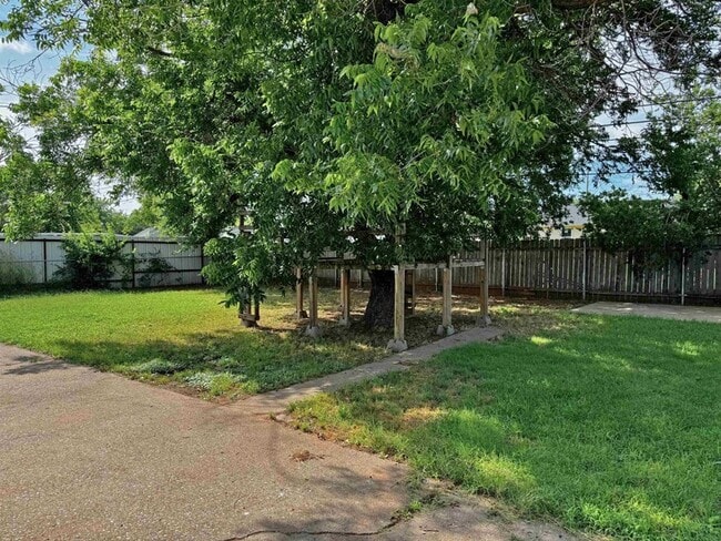 Building Photo - 1609 Sunnyside Ln
