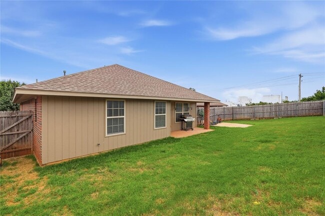 Building Photo - 605 Inverleith Cir