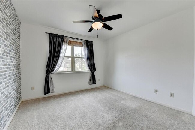 Building Photo - 2540 Maple Ridge Ln