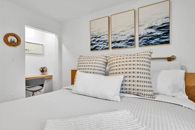 Building Photo - 6296 W County Hwy 30A