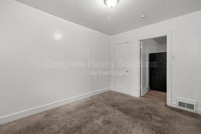 Building Photo - 147 Chambers Rd