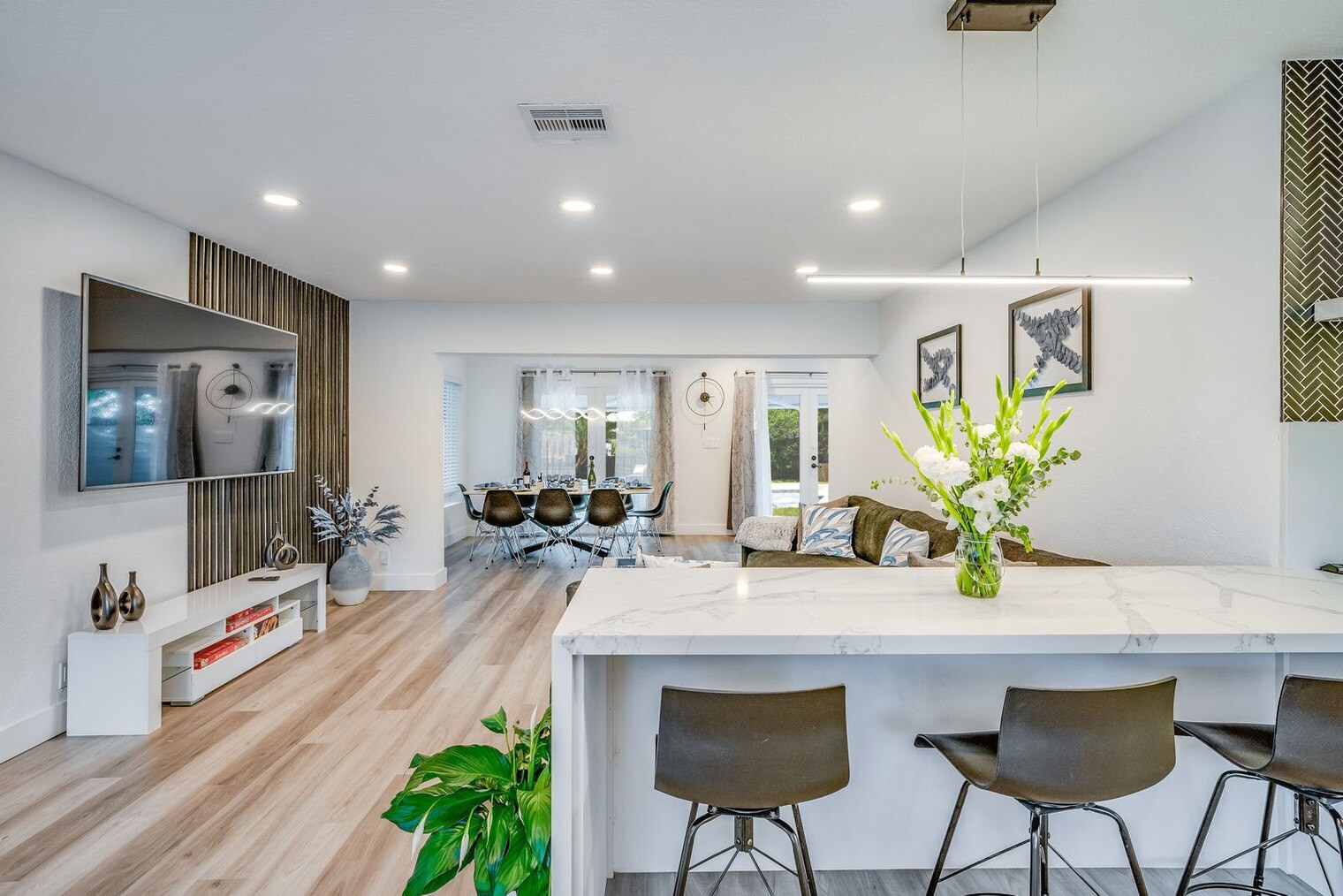 Building Photo - 834 SW 14th Ct