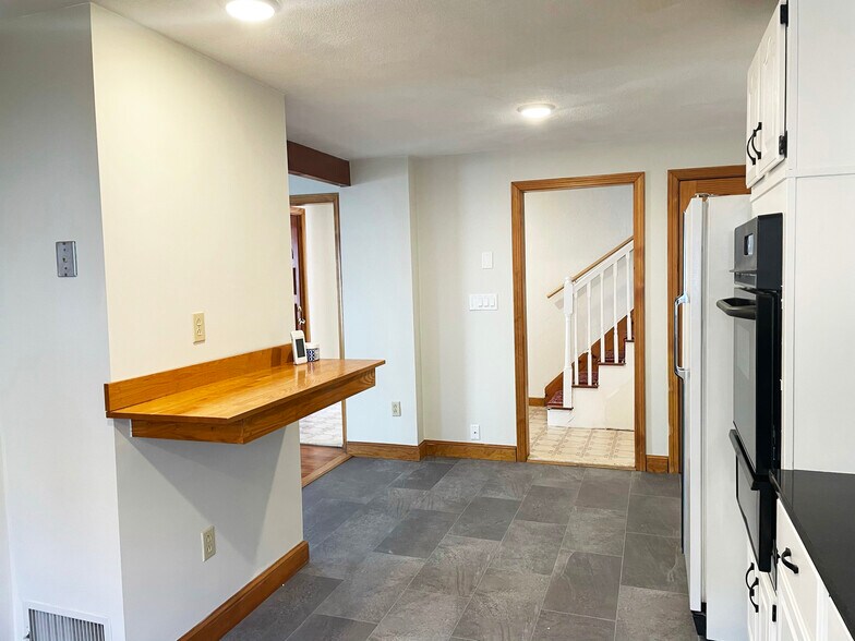 Kitchen - 27 Webster Pl
