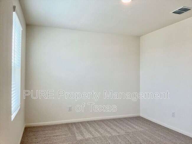 Building Photo - 203 Stonebrook Dr