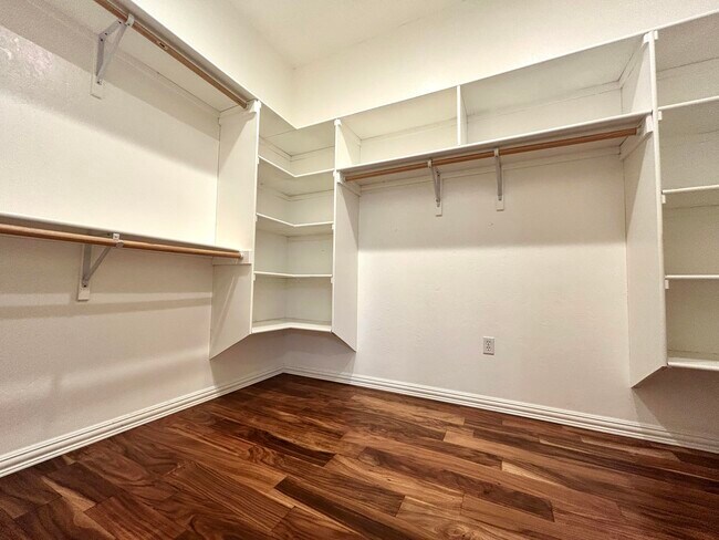 Building Photo - 1001 Pinzon St NW