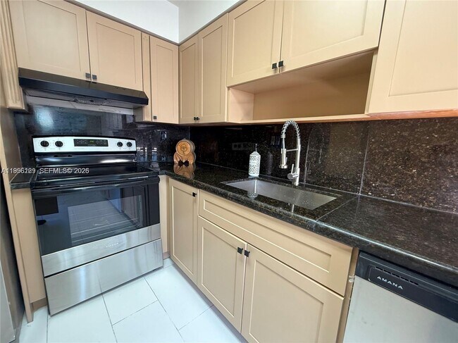 Building Photo - 5900 SW 127th Ave