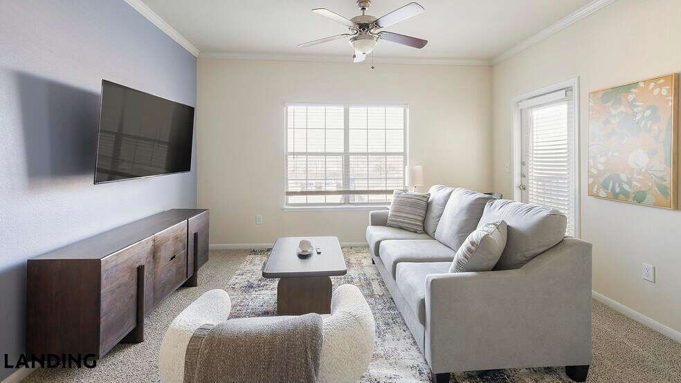 Building Photo - 901 Lakeside Cir