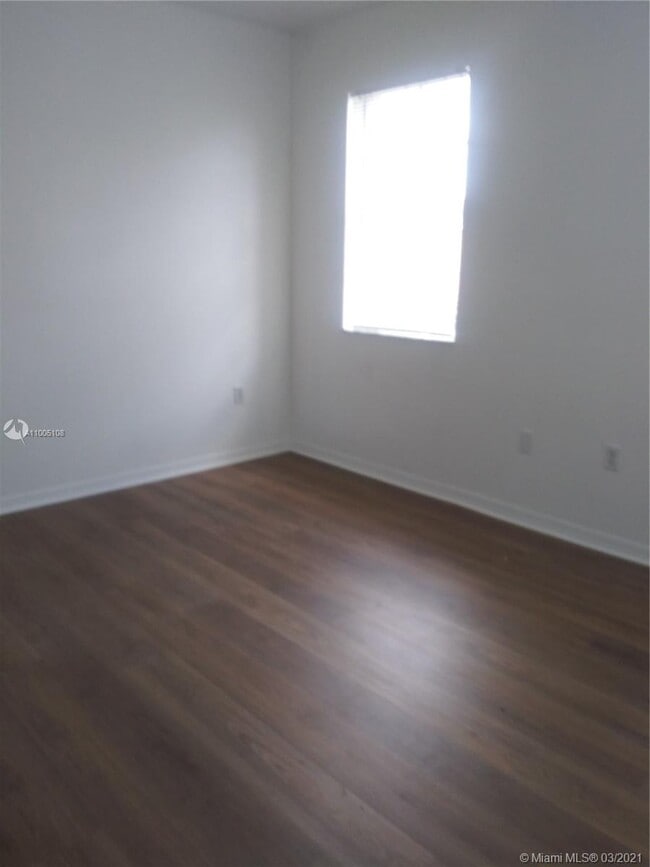 Building Photo - 638 E Mowry Ct