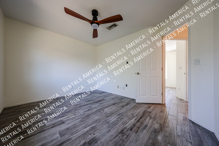 Building Photo - 1140 N Cambridge St