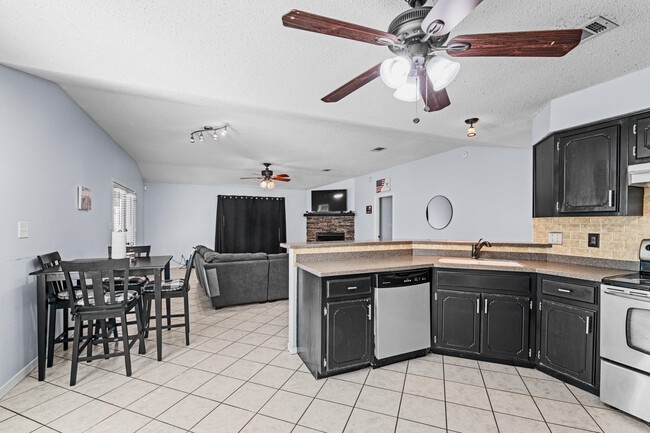 Building Photo - 470 Managua Way