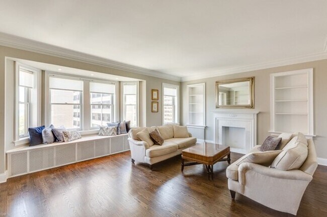 Building Photo - Exquisite 2-Bed, 2-Bath Luxury Condo in th...
