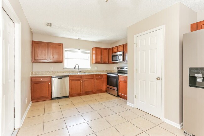 Building Photo - 11321 Hartland Rd