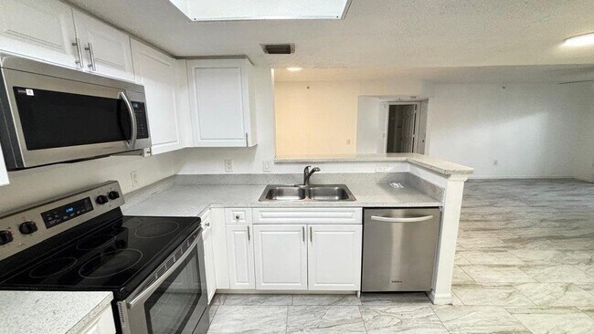 Building Photo - 5025 Wiles Rd