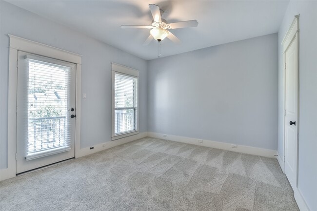 Building Photo - 1030 W 16th St