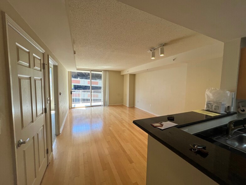 Looking into living room from entrance - 2726 Gallows Rd