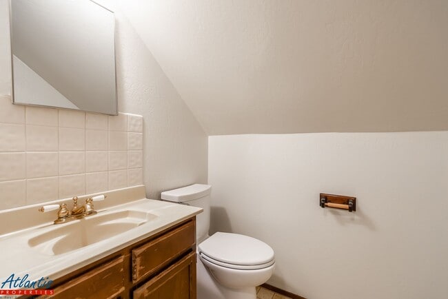 Building Photo - Lovely Home | Hardwood Flooring | Bonus Room