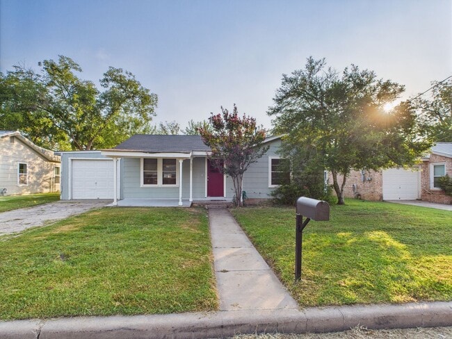 Primary Photo - Adorable Property