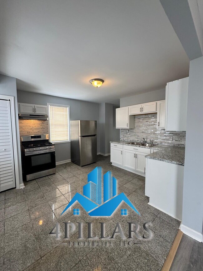 Building Photo - 3904 Deodar St