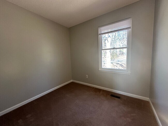 Building Photo - 5907 Dixon Dr