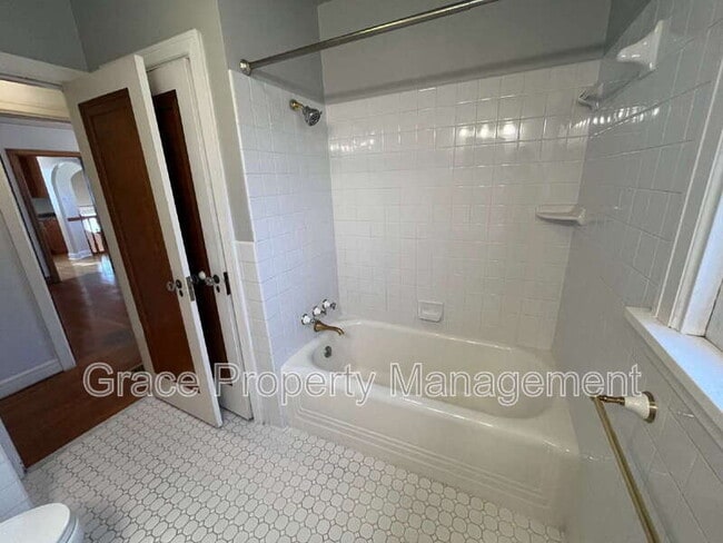 Building Photo - 343 S Clarkson St