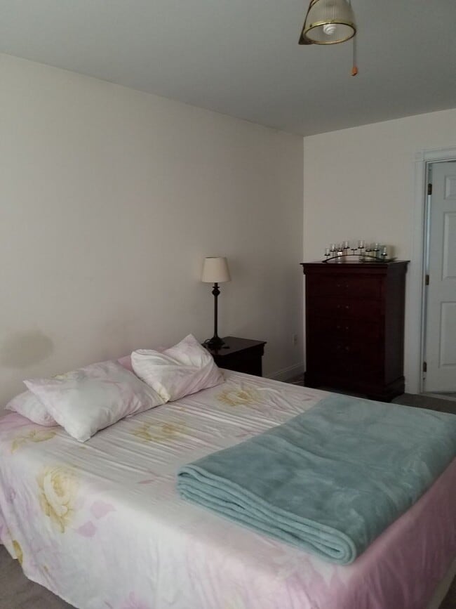 Building Photo - Available in Colchester