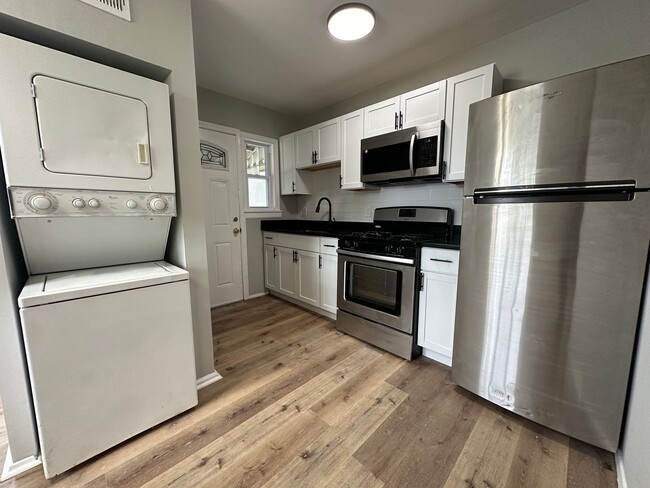 Building Photo - Two-Bedroom Home In Rosedale