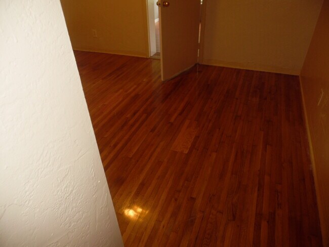 Building Photo - 1900 NE 157th Ter