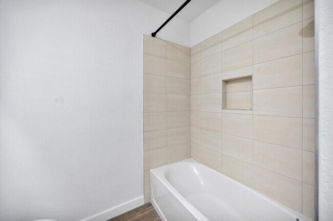 Building Photo - 713 SE 15th Ave