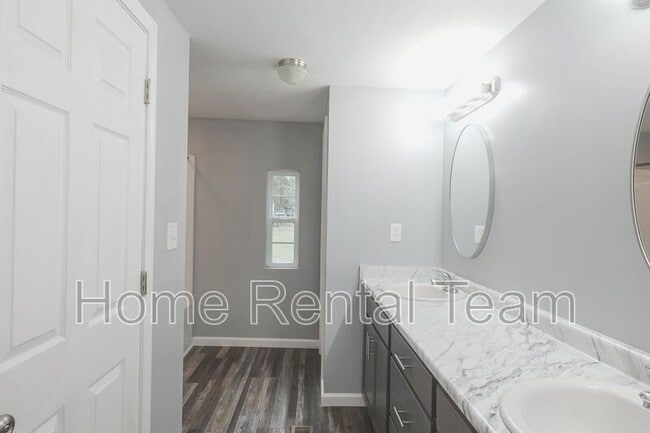 Building Photo - 55 Peachtree Dr