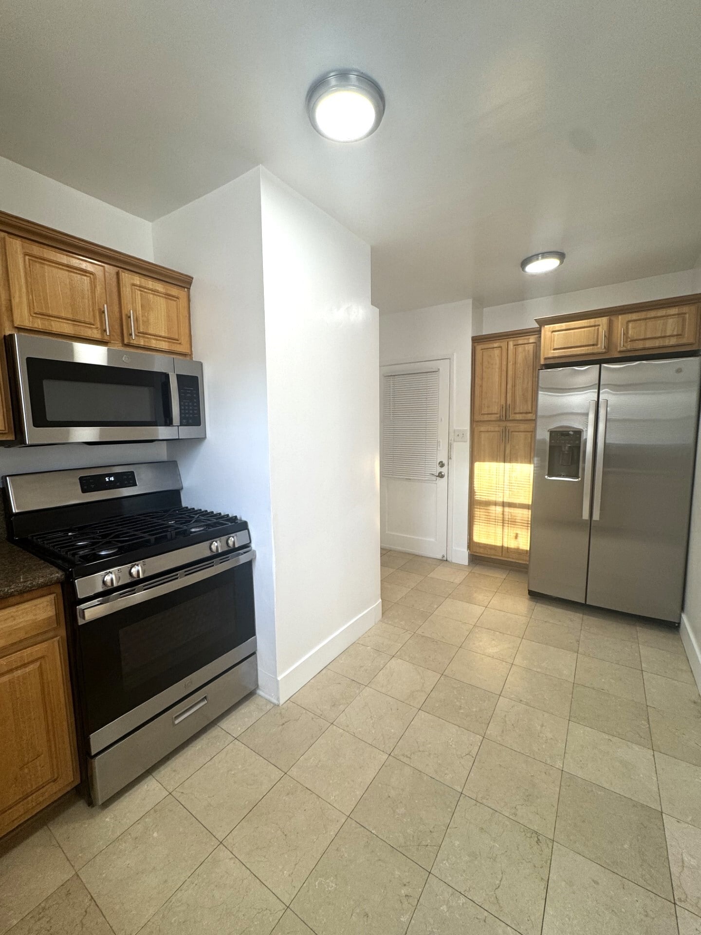 Kitchen - 614 Acanto St