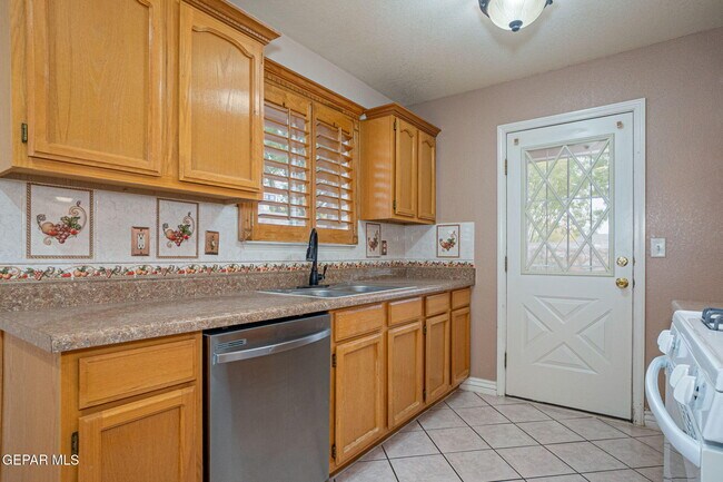 Building Photo - 11621 Maquitico Ct