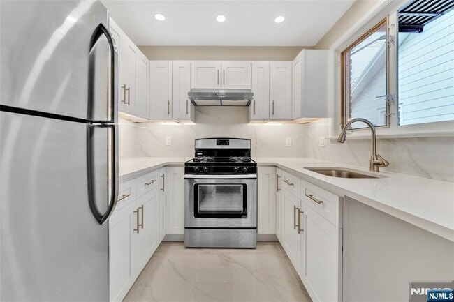 Building Photo - 203 Brinkerhoff St