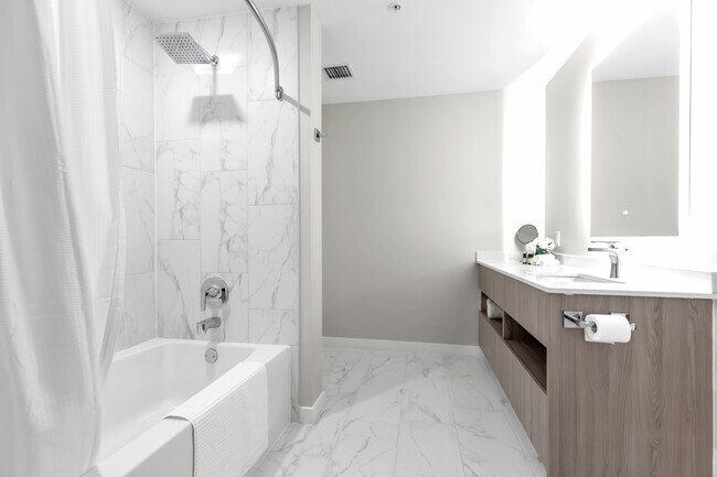 bathroom - 400 N Andrews Ave