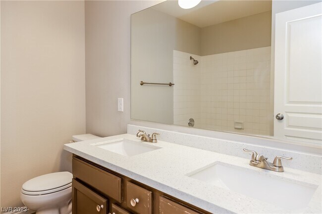 Building Photo - 415 Opal Dr
