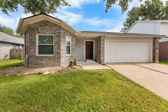 Building Photo - 1735 Oak Ridge Dr