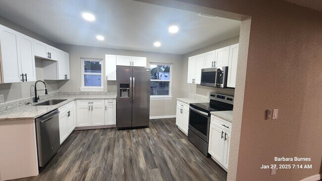 Building Photo - Charming 3-Bedroom, 1-Bath Home in the Heart of Daytona Beach – Fully Remodeled! Fenced in yard